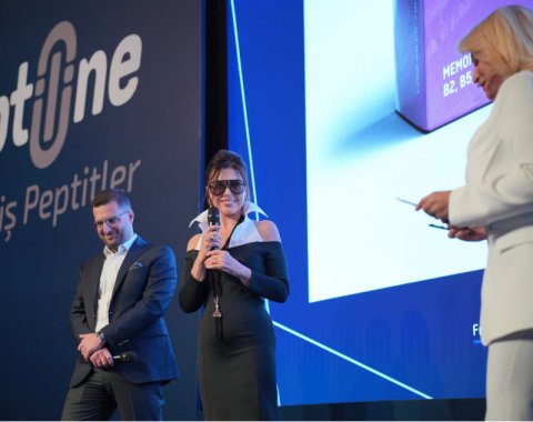 Peptiline, Türkiye Lansmanını Nebahat Çehre ile Yaptı