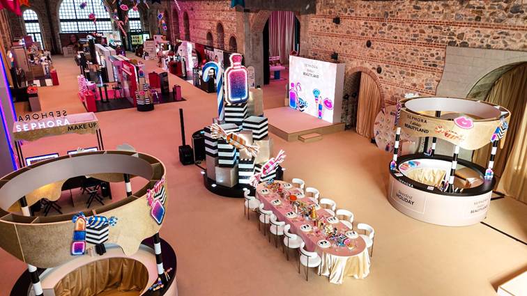 iç mekan, duvar, zemin, yemek, gıda içeren bir resim

Yapay zeka tarafından oluşturulmuş içerik yanlış olabilir.